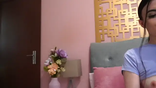 SweettLunaa online show from 04-09-26, 07:42