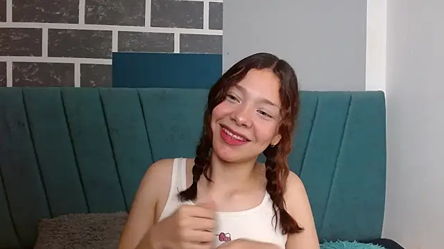 Snapshot of Sweet_kitty_05 chatting on 04-21-26, 02:51 Sweet kitty 05 online show from 04-21-26, 02:51