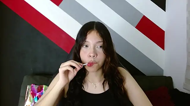 Snapshot of Sweet_kitty_05 chatting on 02-27-26, 01:50 Sweet kitty 05 online show from 02-27-26, 01:50