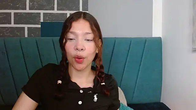 Snapshot of Sweet_kitty_05 chatting on 04-23-26, 11:28 Sweet kitty 05 online show from 04-23-26, 11:28
