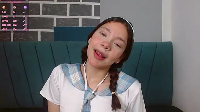 Snapshot of Sweet_kitty_05 chatting on 05-14-26, 10:40 Sweet kitty 05 online show from 05-14-26, 10:40