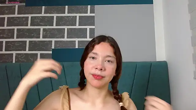Snapshot of Sweet_kitty_05 chatting on 05-16-26, 11:37 Sweet kitty 05 online show from 05-16-26, 11:37