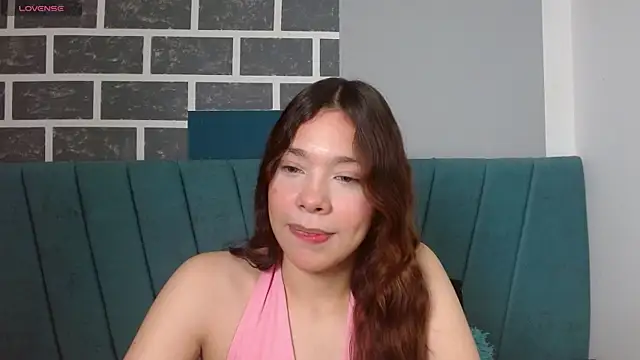 Snapshot of Sweet_kitty_05 chatting on 05-20-26, 12:29 Sweet kitty 05 online show from 05-20-26, 12:29
