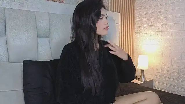 Snapshot of Katty_Roose2 chatting on 05-15-26, 08:18 Katty Roose2 online show from 05-15-26, 08:18