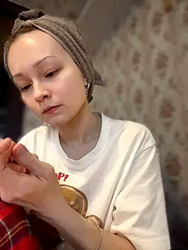 SadieSink  online show from 04-12-26, 01:58