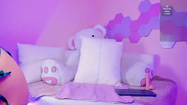 Candyskinny21 online show from 04-04-26, 07:20