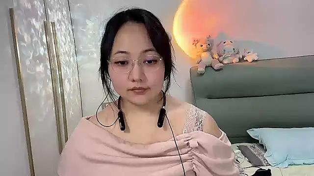 Snapshot of Susu-36E chatting on 06-17-26, 02:05 Susu-36E online show from 06-17-26, 02:05