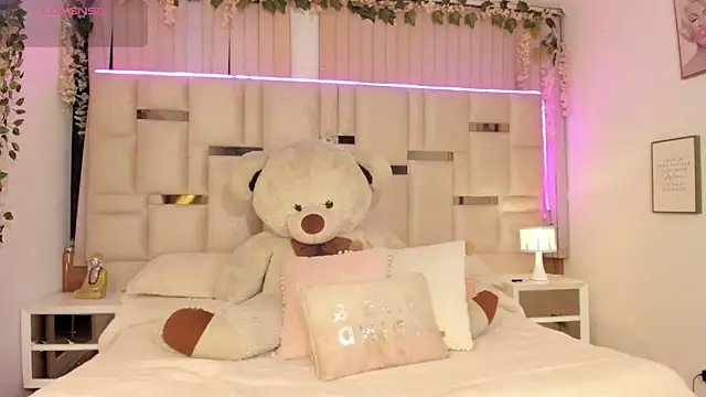 Hanna klover online show from 03-28-26, 05:08