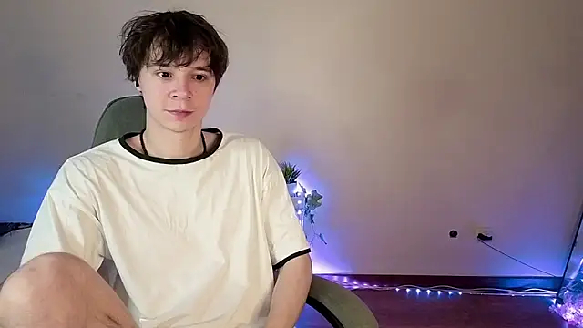 AnthonyCuutie online show from 05-18-26, 04:40