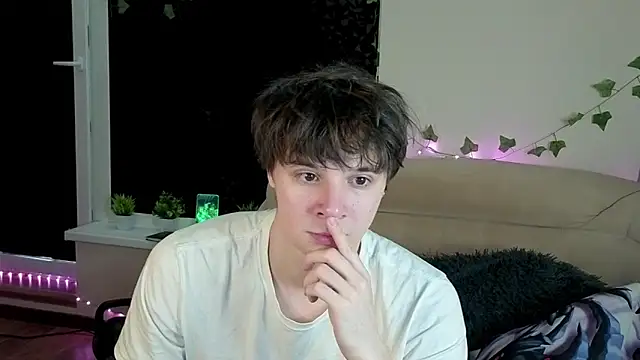 AnthonyCuutie online show from 04-22-26, 07:26