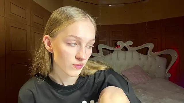 Anika Socutehe online show from 03-25-26, 04:39