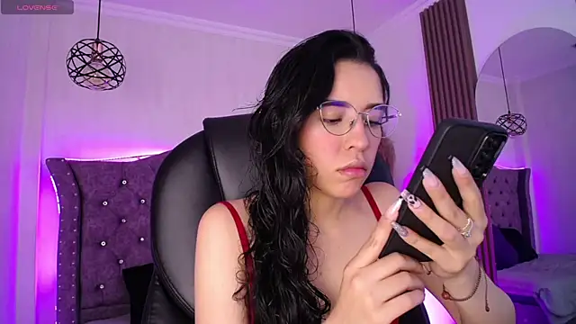 Snapshot of Amara_Davis1 chatting on 05-10-26, 03:43 Amara Davis1 online show from 05-10-26, 03:43