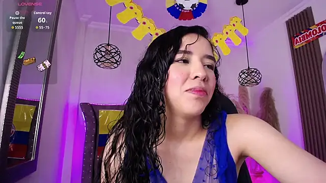 Snapshot of Amara_Davis1 chatting on 06-11-26, 05:04 Amara Davis1 online show from 06-11-26, 05:04