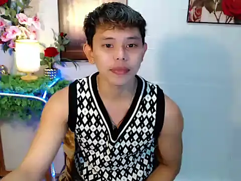 Snapshot of Baby_Maxxx chatting on 05-19-26, 04:08 Baby Maxxx online show from 05-19-26, 04:08