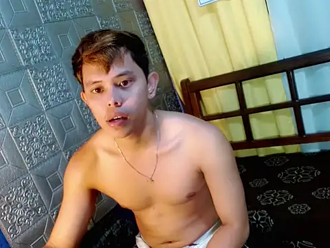 Snapshot of Baby_Maxxx chatting on 05-18-26, 04:01 Baby Maxxx online show from 05-18-26, 04:01