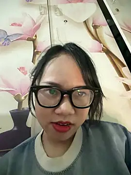 Snapshot of Leeeeiu chatting on 07-22-26, 03:14 Leeeeiu online show from 07-22-26, 03:14
