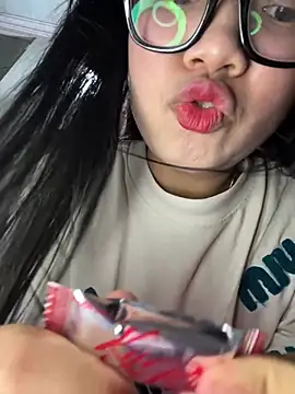 Leeeeiu online show from 04-10-26, 03:19