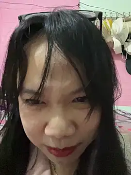 Snapshot of Leeeeiu chatting on 04-21-26, 03:18 Leeeeiu online show from 04-21-26, 03:18