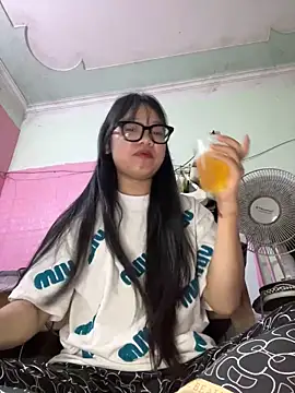 Leeeeiu online show from 03-29-26, 03:13