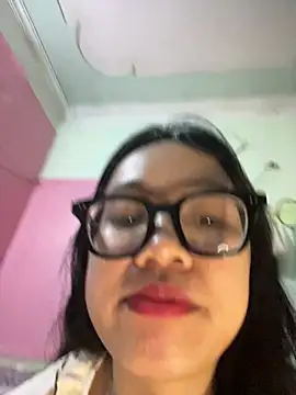 Leeeeiu online show from 03-28-26, 03:13