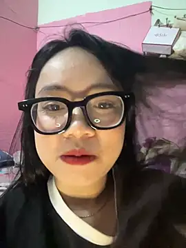 Snapshot of Leeeeiu chatting on 05-03-26, 03:15 Leeeeiu online show from 05-03-26, 03:15