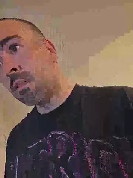 Biggbaddwulf7 online show from 04-21-26, 09:49