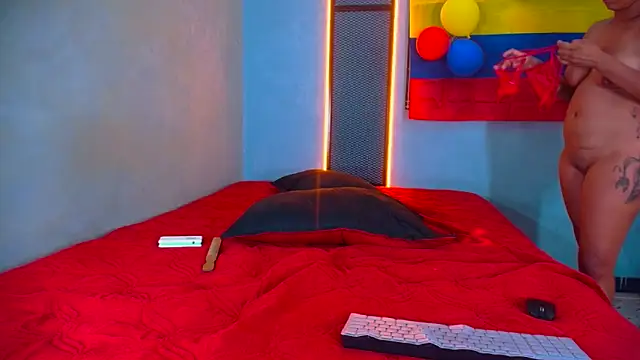 Hornyshow1 online show from 06-14-26, 03:24