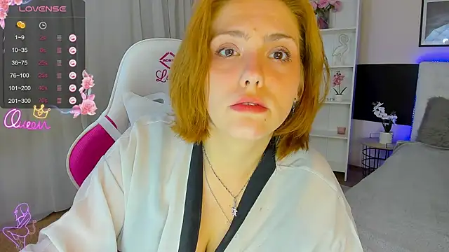 Snapshot of DellaRows chatting on 06-16-26, 12:27 DellaRows online show from 06-16-26, 12:27