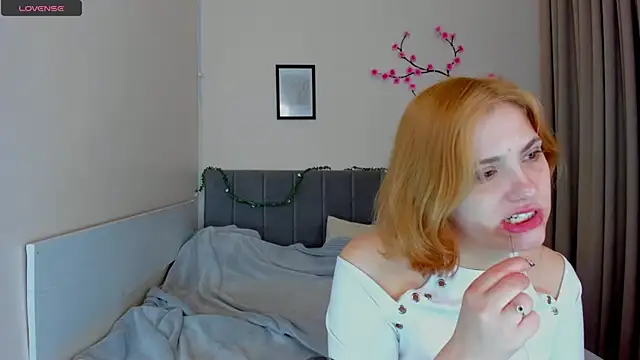 DellaRows online show from 04-10-26, 04:08