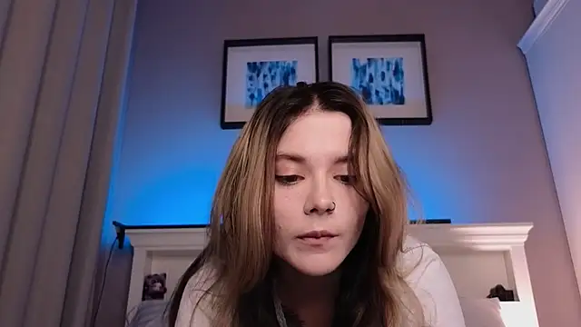 Snapshot of AliceTease chatting on 05-08-26, 10:30 AliceTease online show from 05-08-26, 10:30