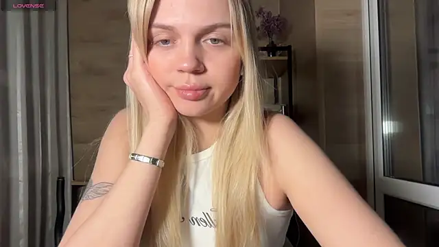 Snapshot of AlexaDeviliciouss chatting on 05-18-26, 05:07 AlexaDeviliciouss online show from 05-18-26, 05:07