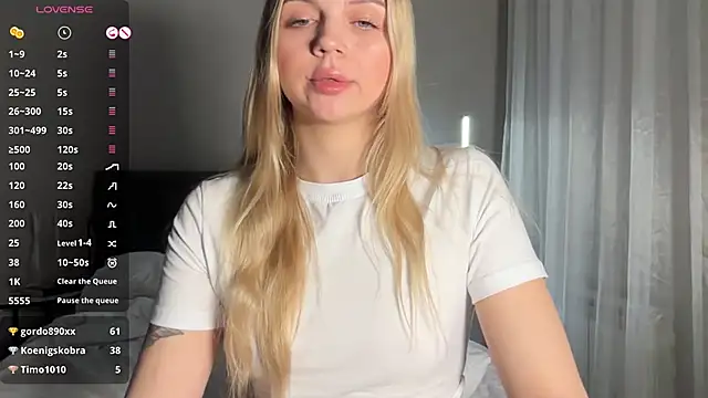 Snapshot of AlexaDeviliciouss chatting on 04-18-26, 07:58 AlexaDeviliciouss online show from 04-18-26, 07:58