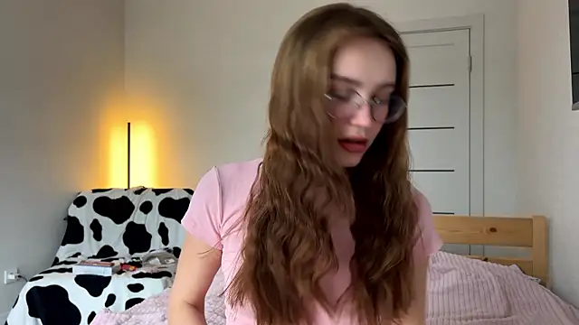 Lolatatee online show from 03-26-26, 04:11