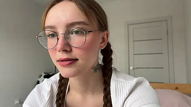 Lolatatee online show from 03-20-26, 07:42