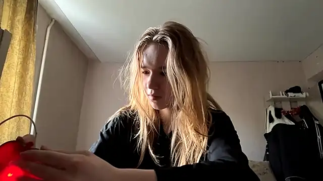 Snapshot of LeomaJee chatting on 05-14-26, 01:08 LeomaJee online show from 05-14-26, 01:08