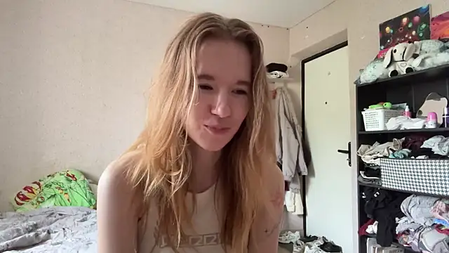 Snapshot of LeomaJee chatting on 07-07-26, 02:42 LeomaJee online show from 07-07-26, 02:42