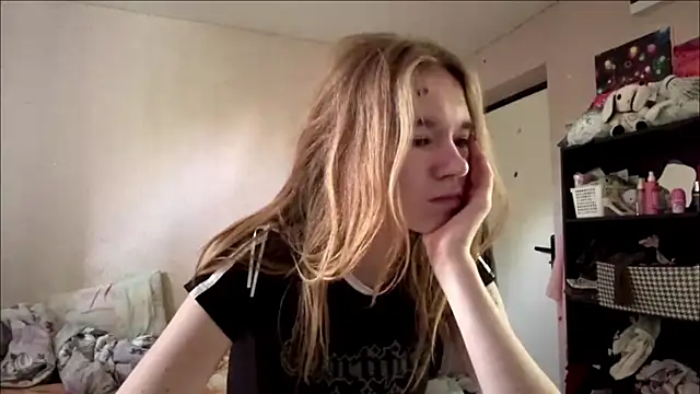 Snapshot of LeomaJee chatting on 07-19-26, 02:25 LeomaJee online show from 07-19-26, 02:25