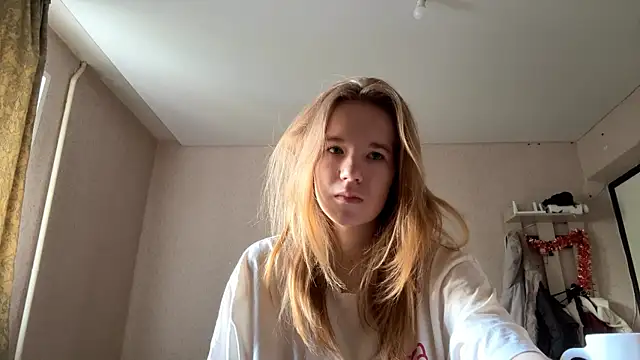 Snapshot of LeomaJee chatting on 06-10-26, 01:34 LeomaJee online show from 06-10-26, 01:34