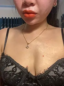 Snapshot of Liisa_loveU chatting on 06-19-26, 11:27 Liisa loveU online show from 06-19-26, 11:27