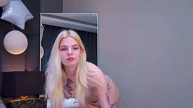 Ester Still online show from 04-10-26, 01:29