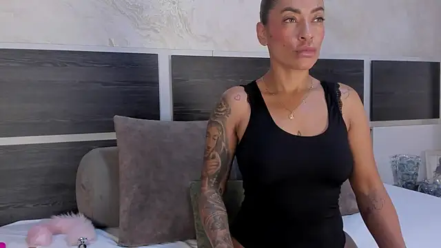 Snapshot of Natalia_Cruzz chatting on 06-05-26, 08:03 Natalia Cruzz online show from 06-05-26, 08:03