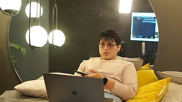 Mia and Belmonth online show from 03-24-26, 06:41