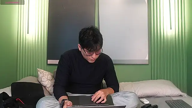 Mia and Belmonth online show from 04-15-26, 06:56