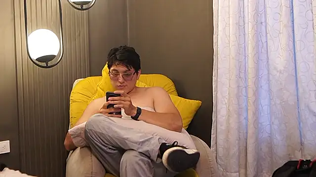 Mia and Belmonth online show from 03-26-26, 07:01