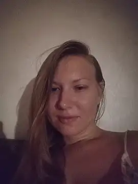 Snapshot of August_Shine chatting on 06-11-26, 06:16 August Shine online show from 06-11-26, 06:16
