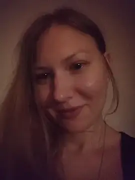Snapshot of August_Shine chatting on 06-03-26, 05:17 August Shine online show from 06-03-26, 05:17