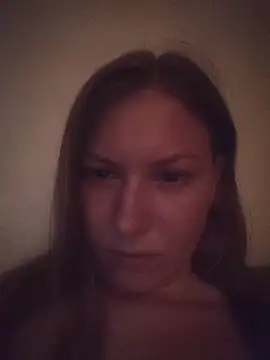 Snapshot of August_Shine chatting on 05-12-26, 06:14 August Shine online show from 05-12-26, 06:14