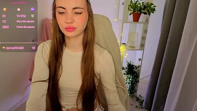 Snapshot of EmilyRidd chatting on 05-05-26, 05:32 EmilyRidd online show from 05-05-26, 05:32