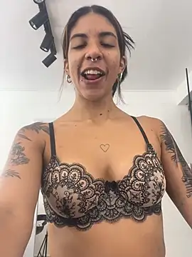 Snapshot of VioletaHills_ chatting on 05-27-26, 12:45 VioletaHills online show from 05-27-26, 12:45