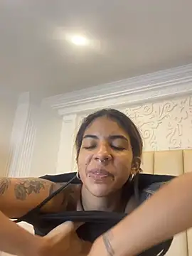 Snapshot of VioletaHills_ chatting on 05-28-26, 12:33 VioletaHills online show from 05-28-26, 12:33